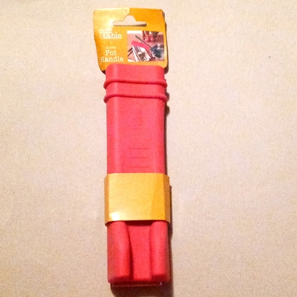 🆕 Silicone Pot Handle holder @ COLOR: ReD By: "OUR TABLE" GREAT BUY - Picture 2 of 4